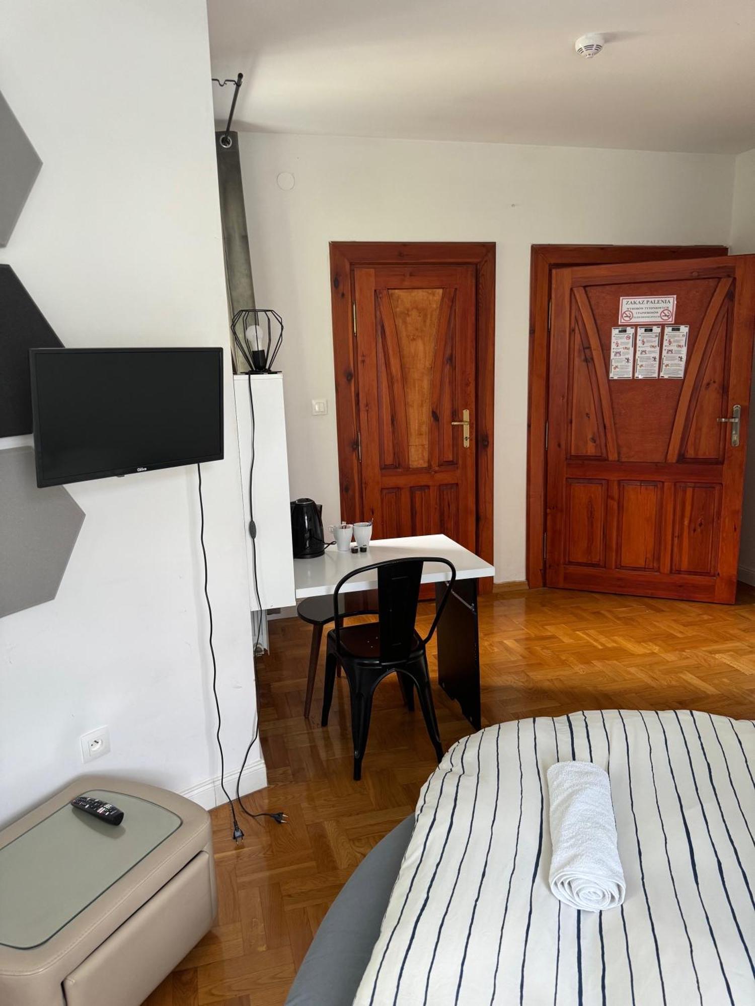 The Castle Suites & Apartment - Free Parking - (Adults Only) 크라쿠프 외부 사진